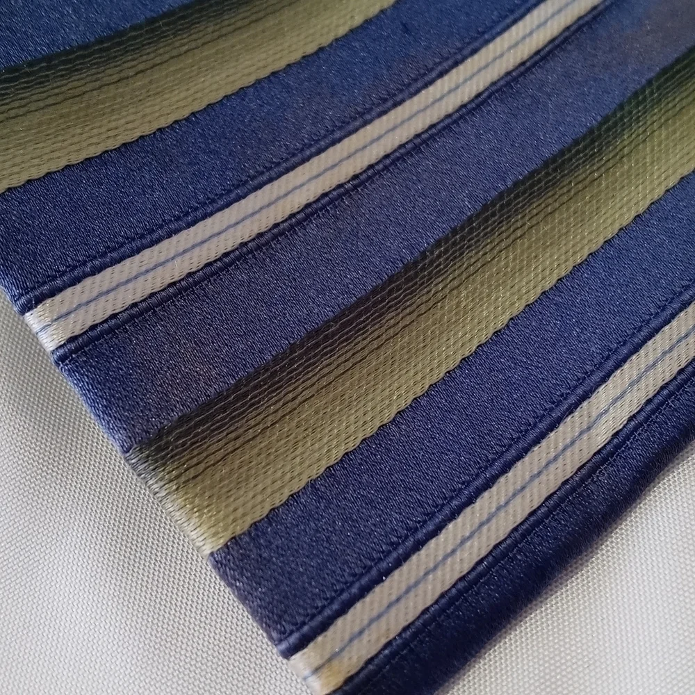 Geoffrey Breene tie 100% silk